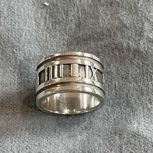 Tiffany & Co. Vintage Atlas Roman Numeral Ring(AUTHENTIC)